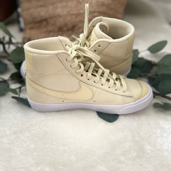 Nike Cream High-Top Sneakers Classic Canvas Design - Picture 7 of 11